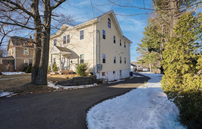 Spacious House on Sunset Lake 4 Br, 2 BA Unit 1 on First Level