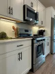 Cozy 2-bedroom condo in adorable Opelika - close to Auburn University