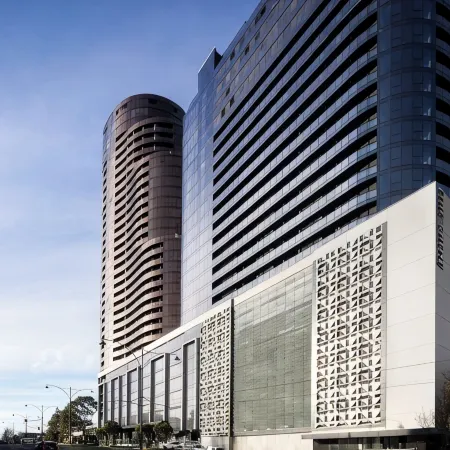 Highrise Skyline Spectacular View Luxury 2B2B1P