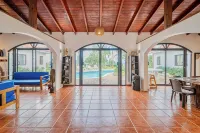 PALM HOUSE LUXURY VILLA - OCEAN FRONT PARADISE
