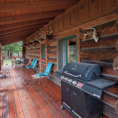 Gorgeous Log Home 9 mi from West Glacier