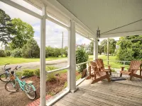 East River Views - Renovated 1905 House- 3 Bedrooms, 3.5 Baths Hotels in Mathews County