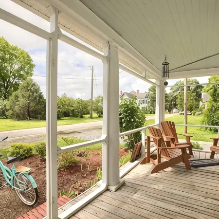 East River Views - Renovated 1905 House- 3 Bedrooms, 3.5 Baths