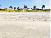 Cozy private beach condo - 3성급