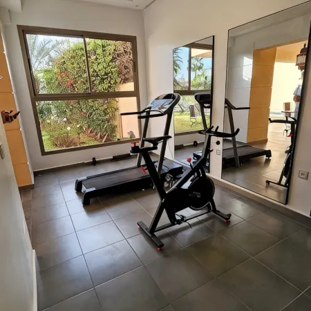 Grande Villa Très Proche Centre Ville, Avec Piscine, Terrain de Boules sur Golf