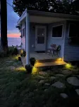 Sunset Serenity: Charming 2-bedroom cottage on picturesque Lake Ontario