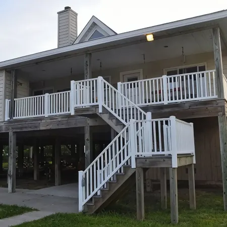 One level 4 Bedroom House with Pool, Large Docks, Canal Access - The Turtle Club