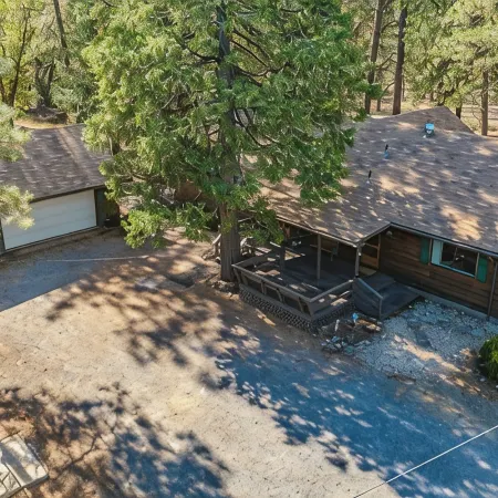 Family & Dog friendly Fenced 5Acr: Pool Table, Playground, Firepit, BBQ, Starlnk