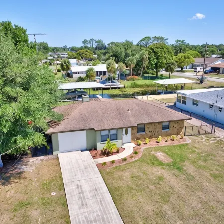 Charming 3-bedroom house in serene Lake Placid with AC, WiFi