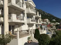 Ground Floor. Private Terrace, Shared Pool, Views across Fjord to Kotor Old Town - WiFi