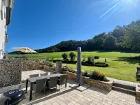Gemütliche Ferienwohnung mit Blick auf Wald Wiesen und Dolomiten - Wifi