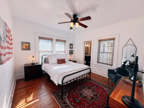 Charming 3-bedroom house near Downtown Tulsa off of Route 66 - Jacuzzi