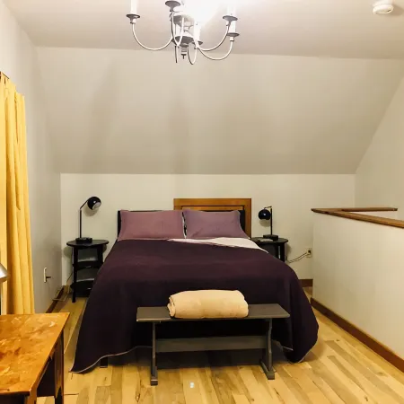 Charming Barn Carriage House in Green Mountains of Vermont Near Middlebury Отели в г. Аддисон