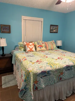 Four bedroom river house located minutes away from Matagorda, TX and the beach. - 2-Star
