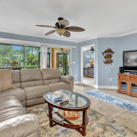 Comfy Condo at Jupiter Bay Resort, with easy beach access