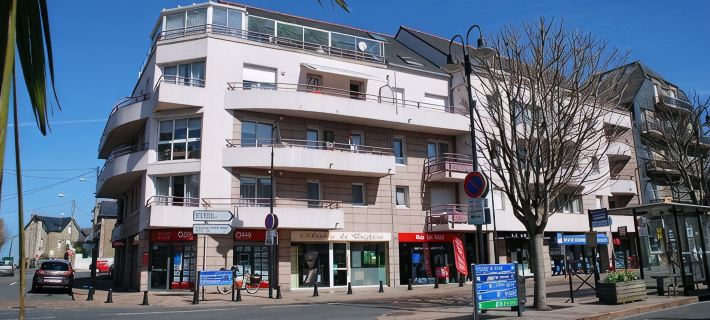 60 sq.m luxury apartment for 4-5 people, downtown and sea, near the beach, parking, WIFI Internet Hotels in Perros-Guirec