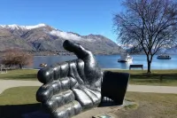The Art House, Wanaka - Contemporary holiday house
