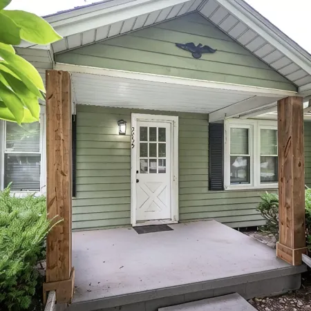 Simple and Sweet I 2 BR 1 BA Home in Lansing