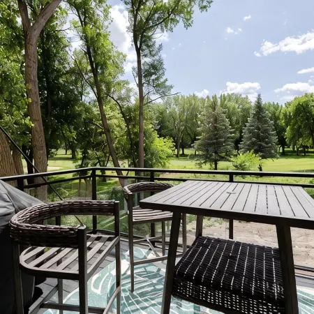 NEW CENTRAL PARK TOWNHOME w/ Golf Course view Across from Arnold's Park!