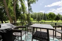 NEW CENTRAL PARK TOWNHOME w/ Golf Course view Across from Arnold's Park! - Wifi