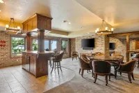 Entire Mansion with Indoor Pool! Perfect for Hosting Groups. on Lake Michigan - 5 звезд
