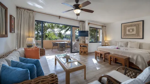 Chac Hal Al, Casa Calandria lovely studio steps from the beach.