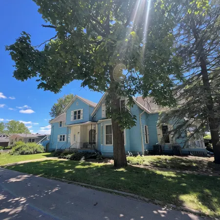 Magnificent Riverfront Victorian House steps from downtown Ottawa !