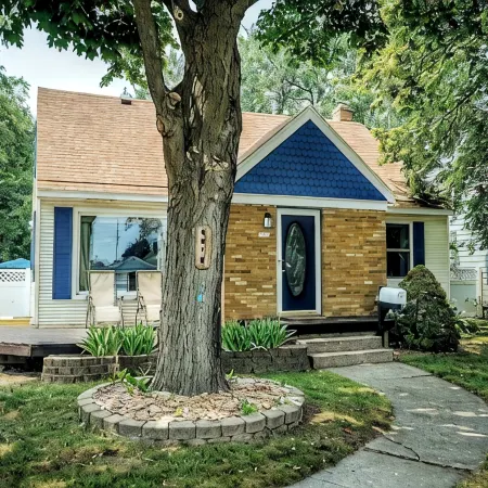 4-Bedroom in-Ground Pool 10 Minutes to Downtown Grand Rapids and Grr Airport