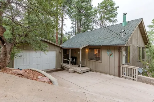 3BR+Loft, Pet-Friendly w/  Hot Tub + Arcade