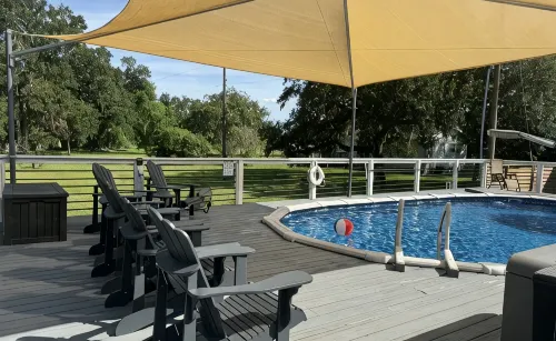 Downstairs Studio style apartment on the River - Wifi
