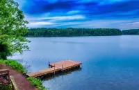 Huge Lake House. Sleeps 8, 4 BDRM, 4.5 BTHs. Private Dock w/ Canoes & Kayaks! - Wi-Fi