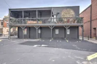 Hotel- Middle of Downtown Bristol, TN. Best location with Reserved Parking