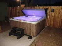 2 min from rt 66- hot tub-firepit-bocceball-bbq