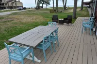 Sunrise Beach Oscoda - Lake Huron | Condo |Sleeps 8 |  3BR/2BA | Private Beach -  Habitaciones en casas particulares