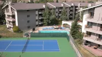 Luxury Condo w/ FREE WiFi, Parking, Heated Pool, Hot Tubs, Skier Shuttles