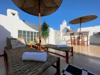 Uniquely styled apartment with private terrace - Condos