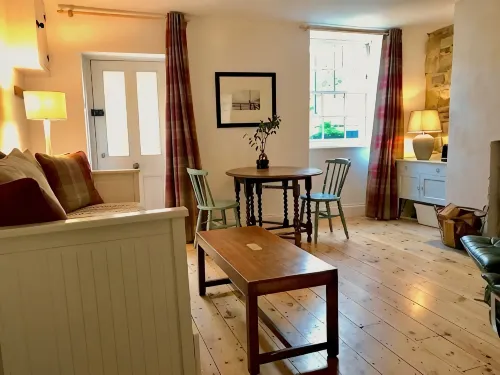 Lovely beachfront Apartment with private courtyard - WiFi