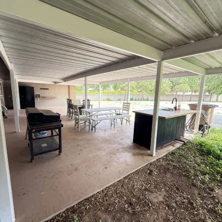 Charming 5-bedroom house with AC and WiFi in San Angelo.
