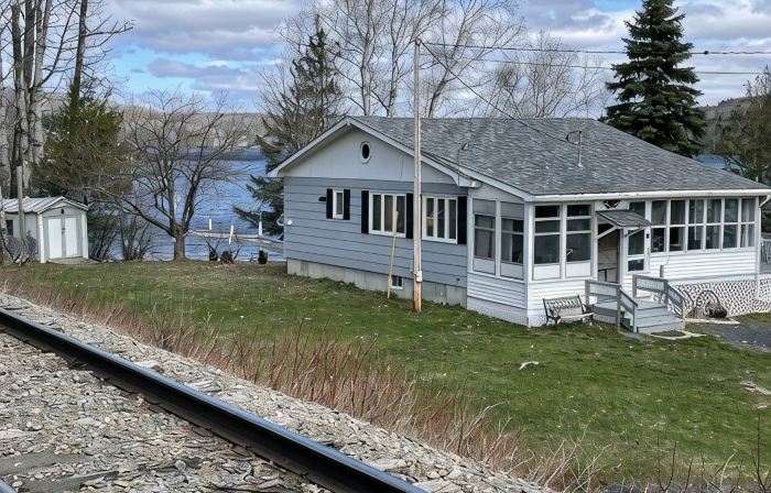 Private Lakefront Cabin