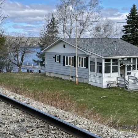 Private Lakefront Cabin