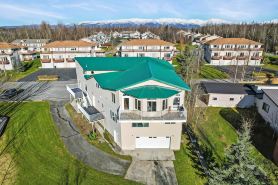 Lakeside Bliss: Wasilla Condo w/ Private Dock, Kayaks & Fire Pit