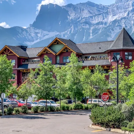 Penthouse Corner Unit with stunning Mountain View’s