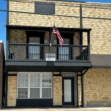 Pop & Grand's on the Square!  Apartment with a balcony on the square