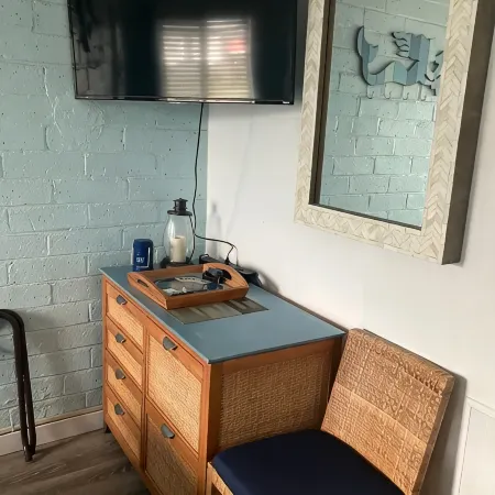 Charming studio in terrific Pacific Beach with WiFi. Under 5 min walk to beach