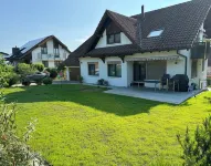 Moderne, Ruhige Gartenwohnung mit Gemütlicher Terrasse Zwischen Stadt und Natur Hotels in 