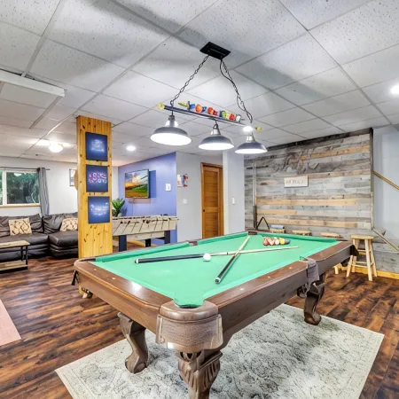 "Pocono Antilia" 7 BR Chalet Sleep 18 w/Hot Tub, Sauna & Game Room