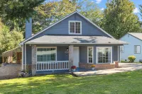 The Blue Haven Getaway, with Window AC Units in the Summer. - Wi-Fi