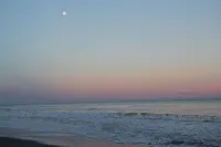 Oceanside Studio Condo. Walking Distance to Beach!