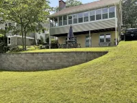 Lake Front home, dock w/2 kayaks, firepit, grill, pedal boat. Lv2 EV charger -  Privatzimmer