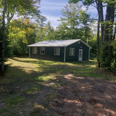 Cabin close to trails. Excellent location.